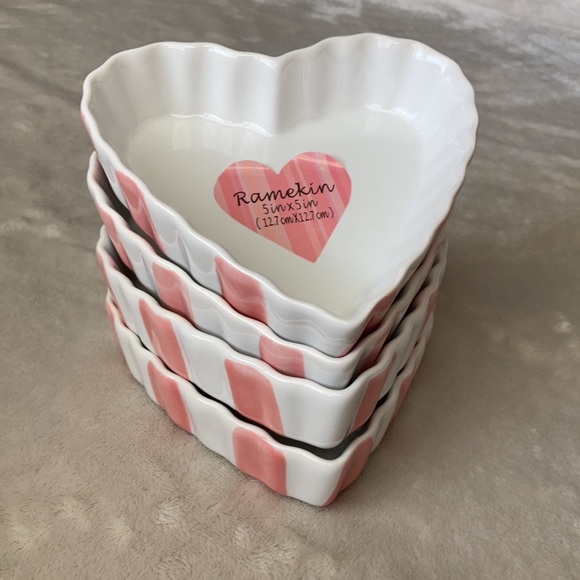 New...4 pink and white Heart decorative dishes - Picture 6 of 12